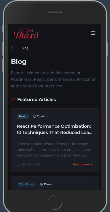 Ekran smartfona prezentuje blog 'Full Stack Wizard' z artykułami o React i WordPress, skupiając się na optymalizacji wydajności. Ciemny motyw, czytelny układ.
