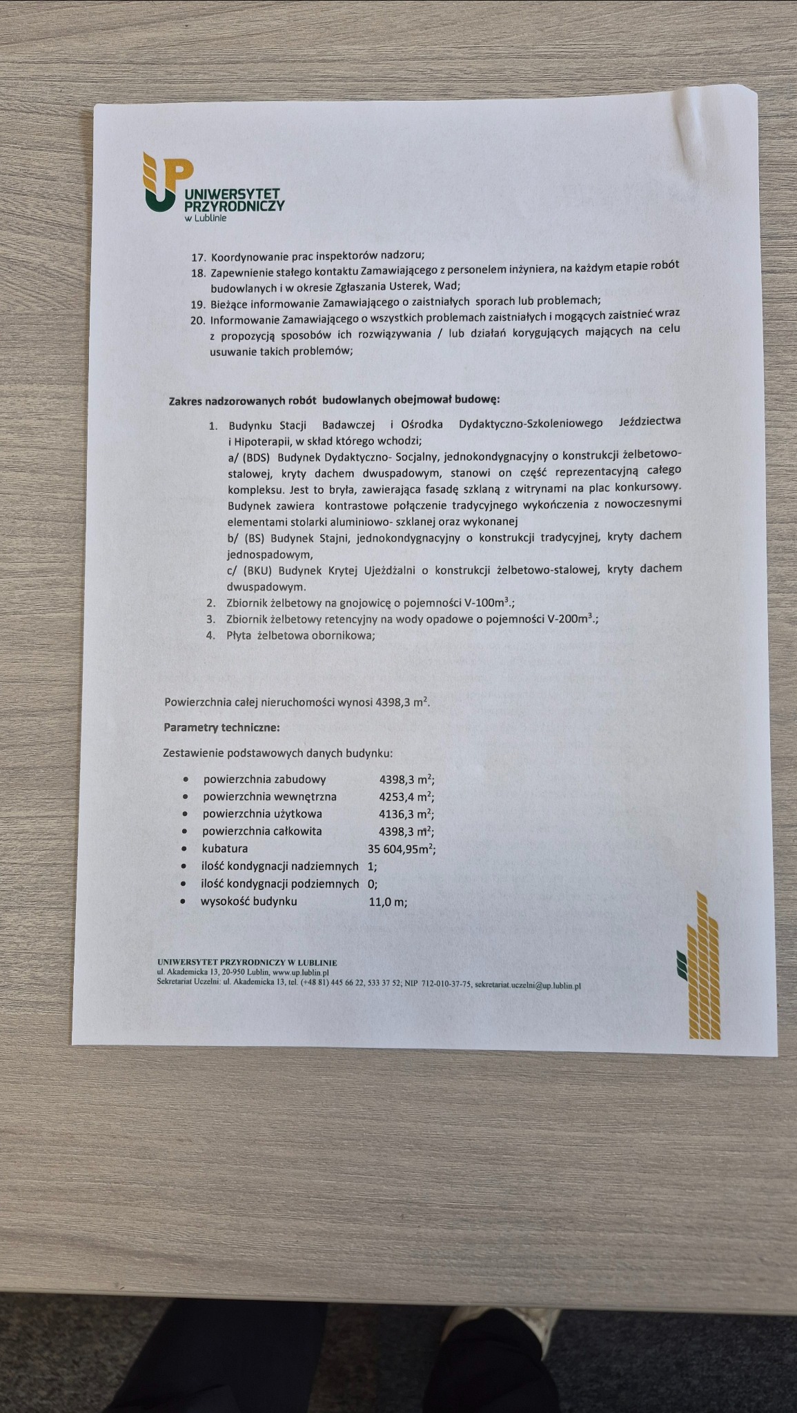 Dokument z parametrami technicznymi budynków Uniwersytetu Przyrodniczego w Lublinie, zawierający zestawienie danych budynku i zakres nadzorowanych robót budowlanych.