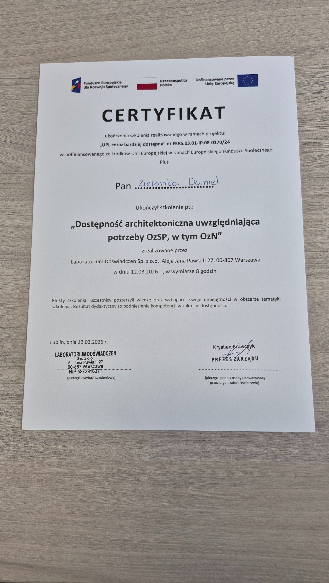 Certyfikat ukończenia szkolenia z dostępności architektonicznej dla OzSP i OzN, zrealizowanego przez Laboratorium Doświadczeń Sp. z o.o. w Lublinie, 12.03.2026.