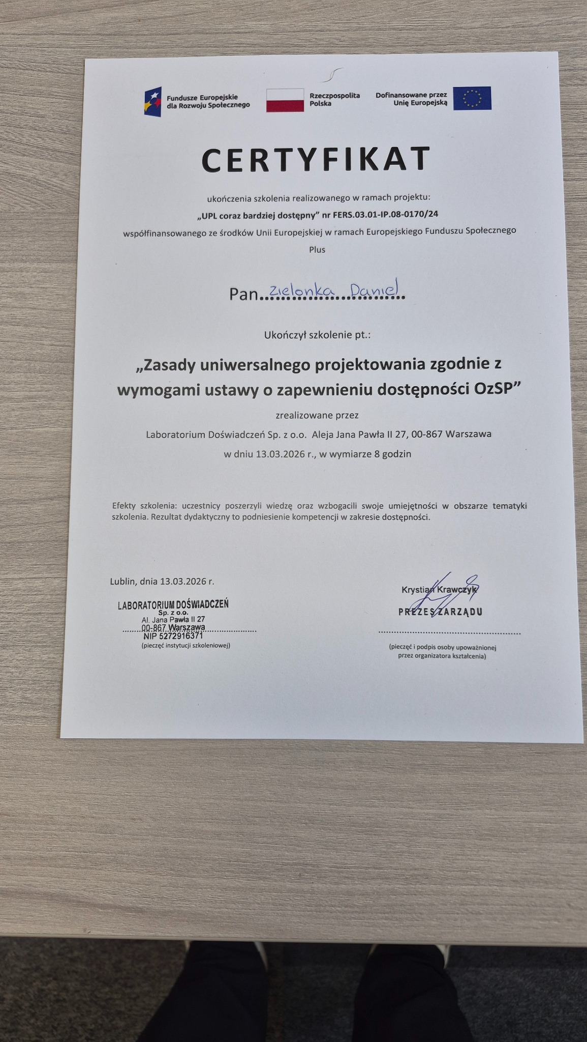 Certyfikat ukończenia szkolenia z zasad uniwersalnego projektowania, wystawiony przez Laboratorium Doświadczeń Sp. z o.o. dla Pana Daniela Zielonki.
