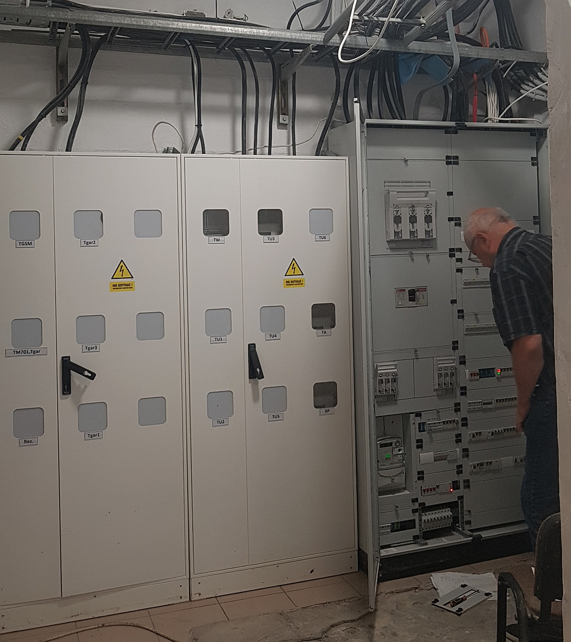 Rozdzielnia główna + szafy licznikowe obwodów TA, lokali usługowych i stacji GSM
