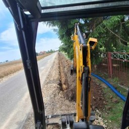 Cyngielkop usługi minikoparka - Oferuję usługi minikoparką 2 tonową.