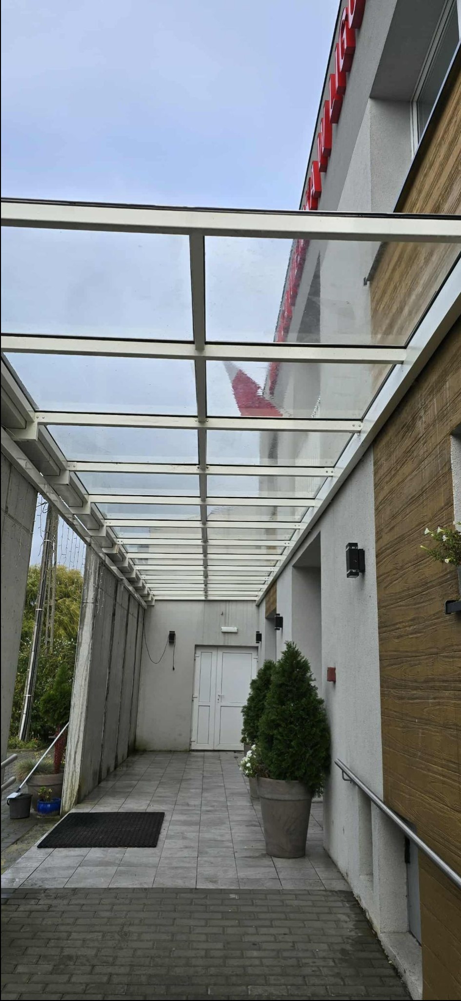 Masz brudny dach lub szkolny zdjęcie po realizacji