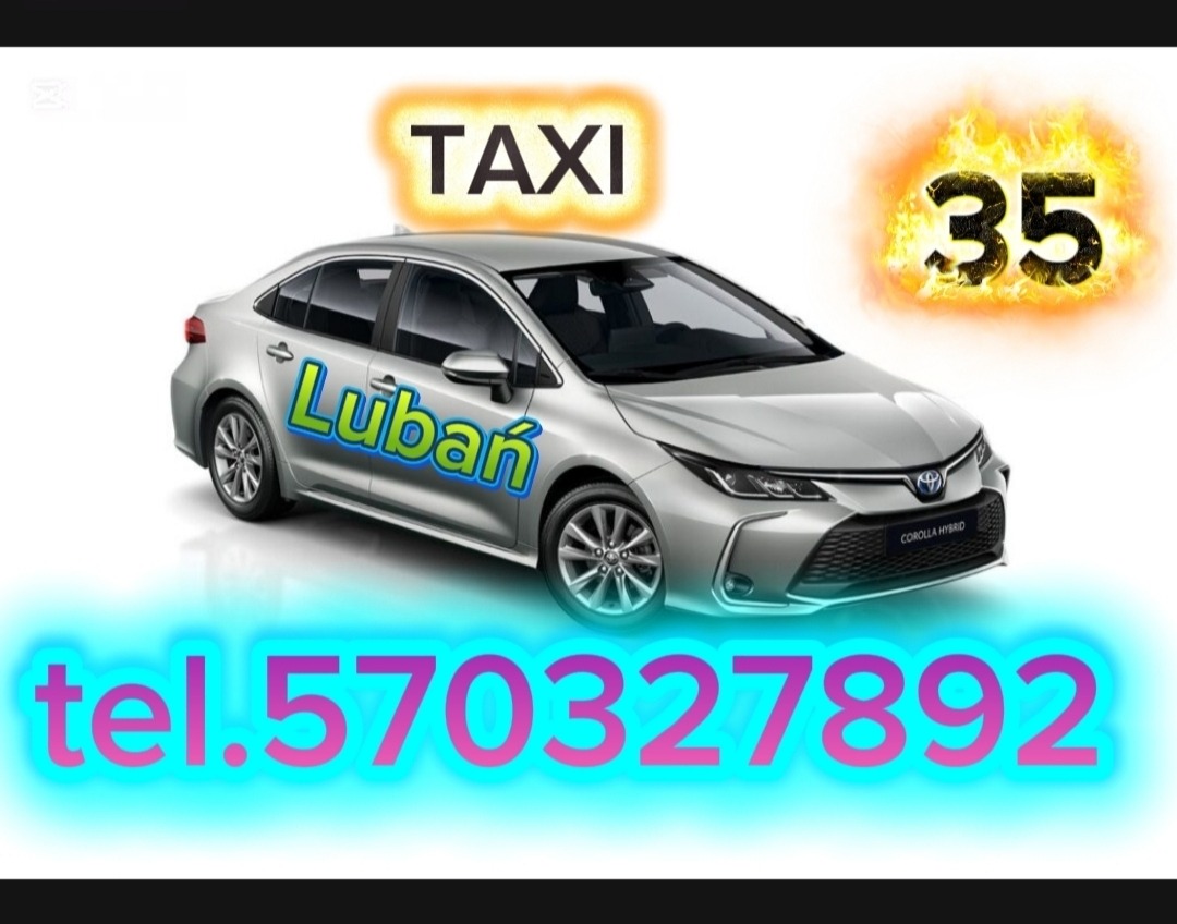 Srebrna Toyota Corolla Hybrid z napisem 'Lubań' i numerem telefonu, stylizowana na taksówkę z płomieniami wokół numeru 35. Reklama usług przewozu.