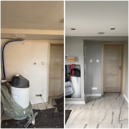 DOMAR Patryk Matuła - Zdjęcie 'przed i po' przedstawia metamorfozę wnętrza: od surowego stanu z instalacjami do wykończonego pomieszczenia z szarą ścianą, nową podłogą i oświetleniem.