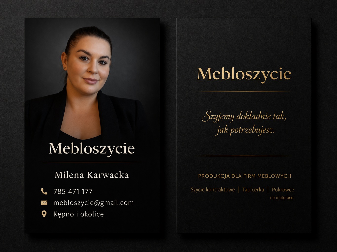 Elegancka wizytówka firmy 'Mebloszycie' z portretem Mileny Karwackiej. Złote napisy na czarnym tle informują o szyciu na miarę dla firm meblowych, tapicerce i pokrowcach.