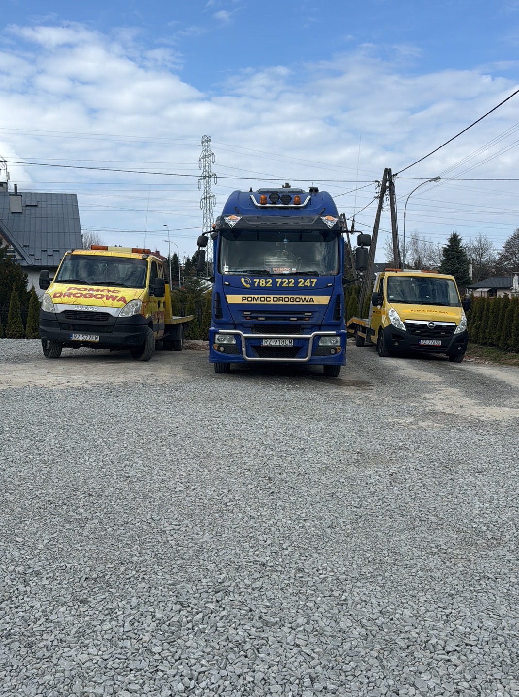 Awaria? Wypadek? Jesteśmy od razu! Laweta + transport auta i pasażerów