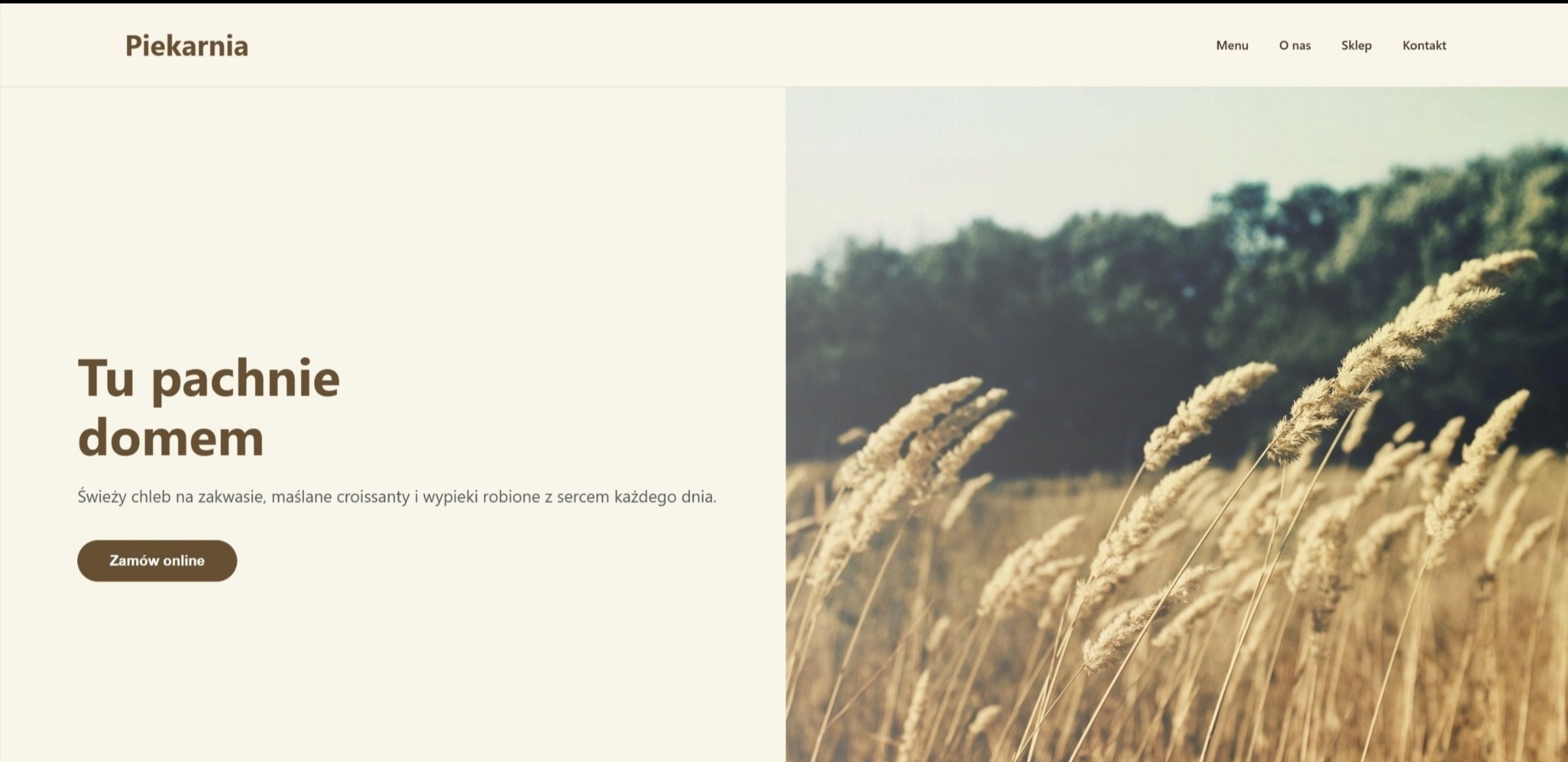 Strona internetowa piekarni z hasłem 'Tu pachnie domem' i zdjęciem pola pszenicy w tle. Przycisk 'Zamów online' zachęca do zakupu świeżego pieczywa.