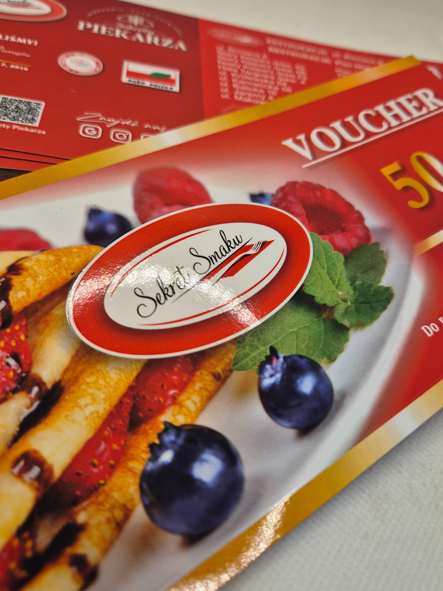 Voucher podarunkowy DL, wykończenie folia soft touch+lakier puchnący