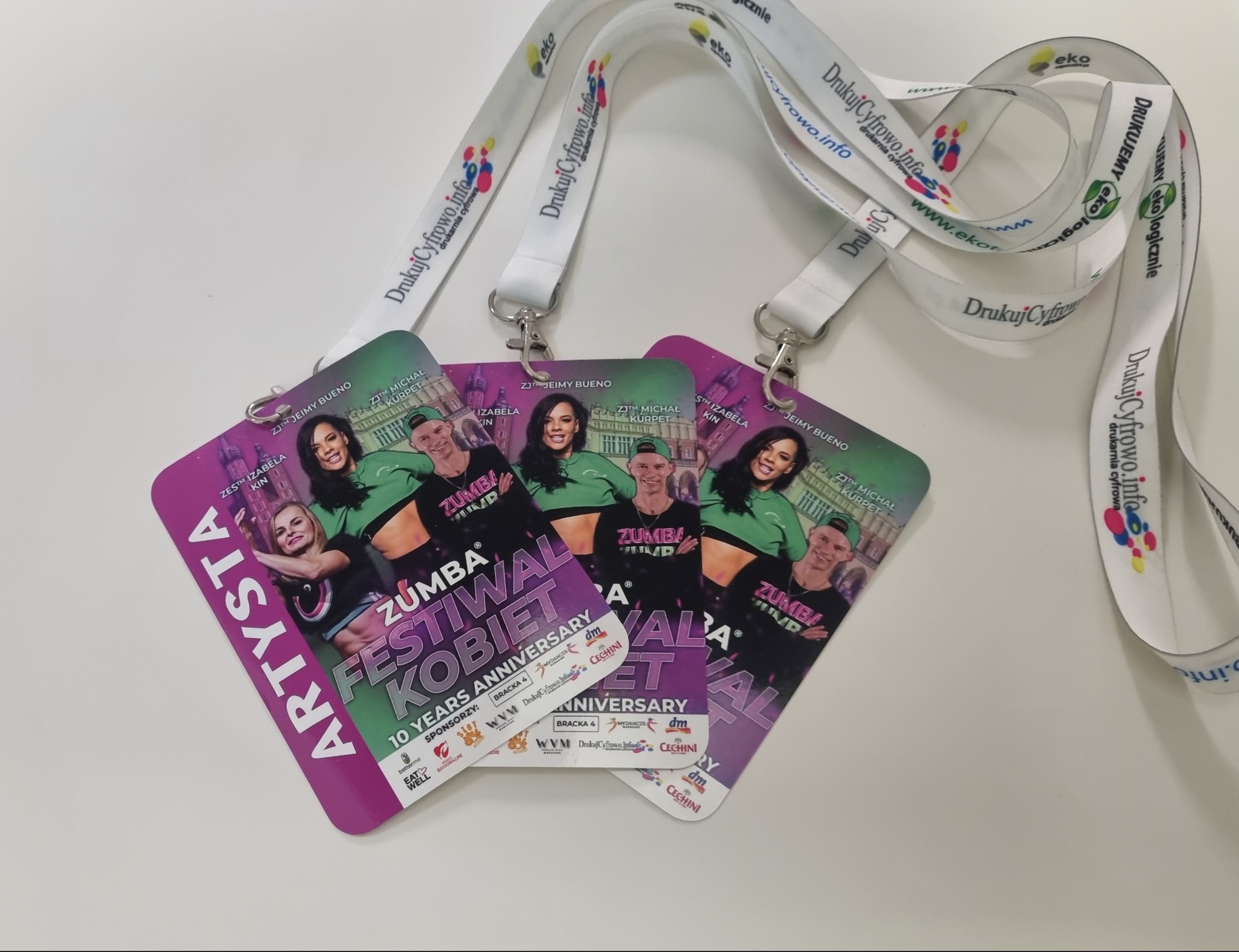 Identyfikator na smyczy, wykończenie laminacja 100 micr.