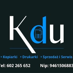 KDU JERZY JACEK SŁOWIK - Logo firmy Kdu z ikoną kserokopiarki, oferującej sprzedaż i serwis kopiarek oraz drukarek. Kontakt telefoniczny i NIP na ciemnym tle.