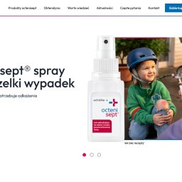 BossCats - Strona internetowa octenisept.pl z dzieckiem z raną na kolanie, któremu aplikowany jest spray odkażający. Produkt na pierwszym planie, strona w tle.