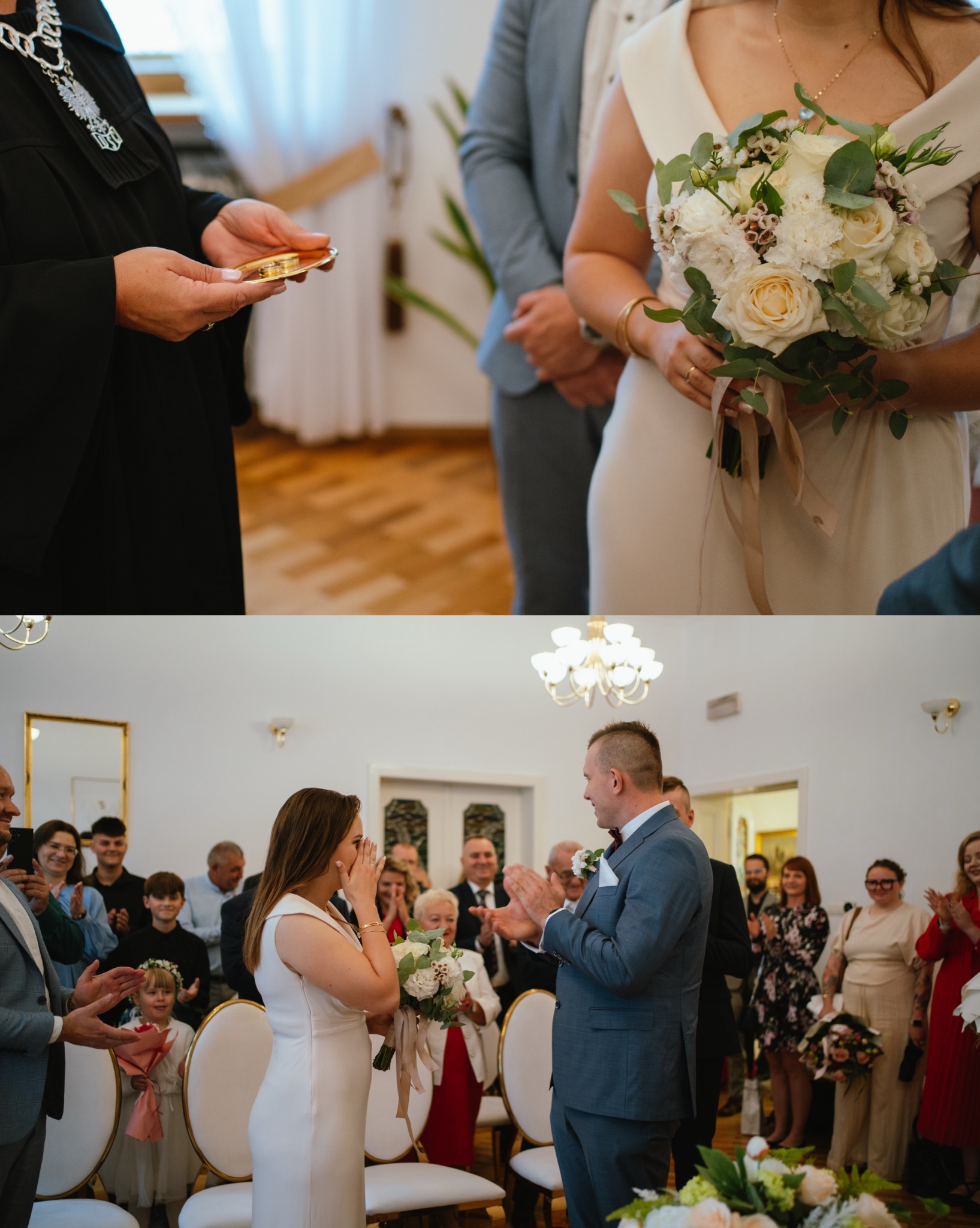 Fragment ceremonii ślubnej: zbliżenie na wymianę obrączek i wzruszona para młoda w otoczeniu gości w eleganckim wnętrzu.