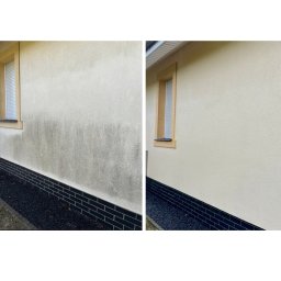 Przedsiębiorstwo Wielobranżowe Mateusz Orłowski - Elewacja budynku przed i po czyszczeniu. Widoczne zabrudzenia na ścianie po lewej stronie i czysta elewacja po prawej, z oknem w ramie.