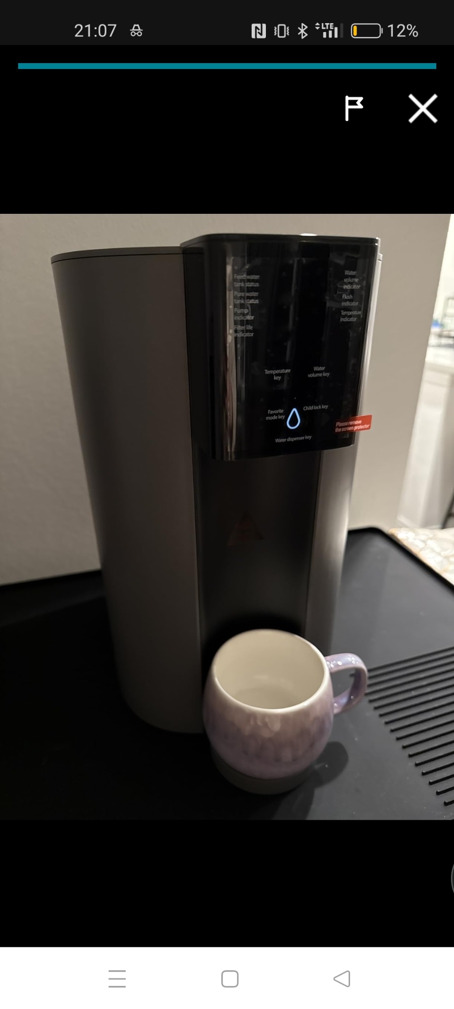 Dystrybutor wody z kubkiem w Katowicach. Nowoczesny podajnik wody z panelem dotykowym i funkcją blokady dla dzieci. Idealny do biura lub domu.