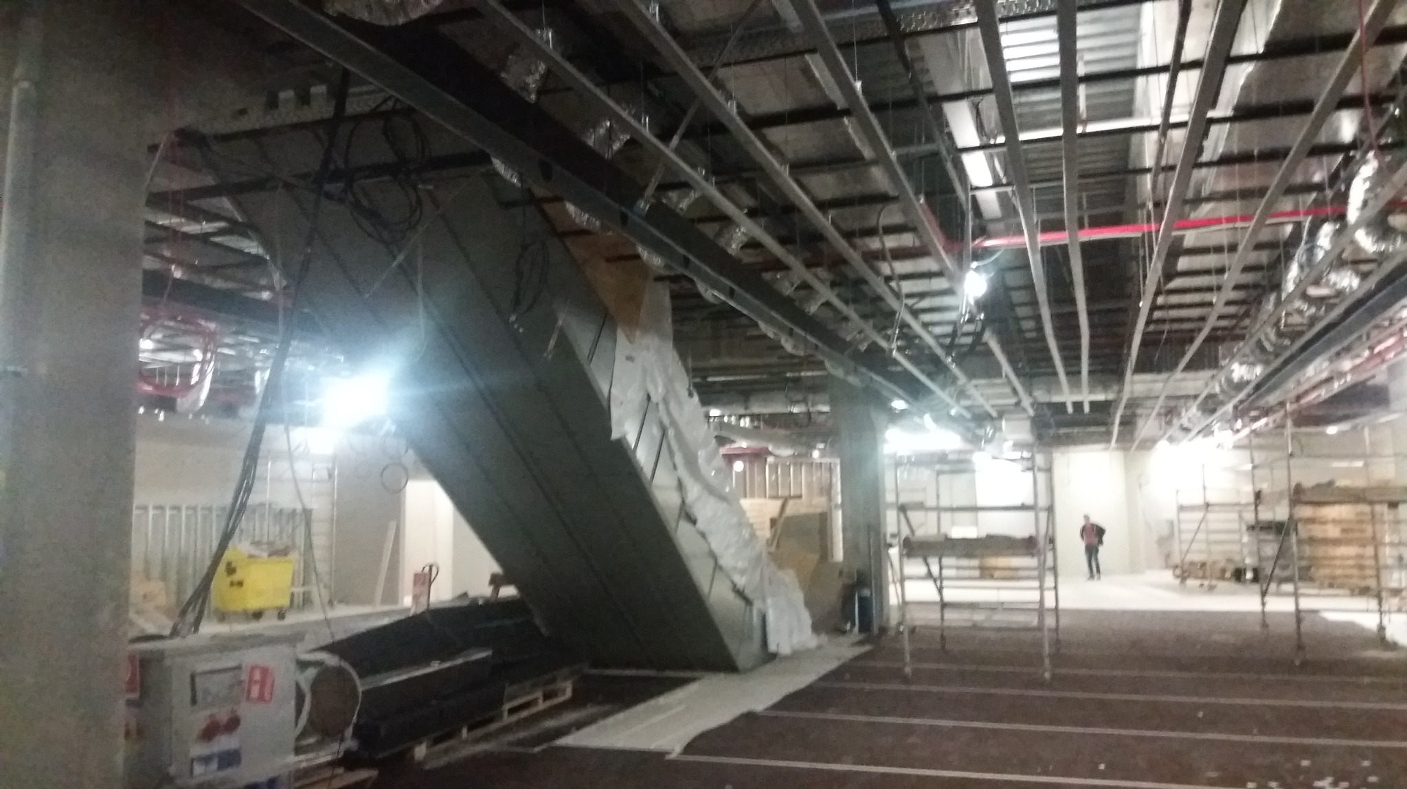 Montaż profili pod zabudowę GK (centrum handlowe Zara , Bratysława)