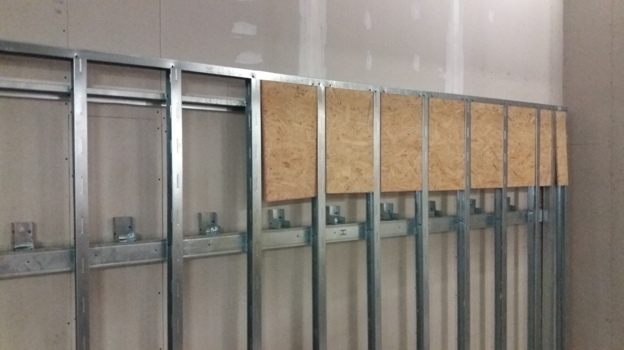 Nietypowe rozwiązania architektoniczne plus wzmacnianie elementów płytami osb .