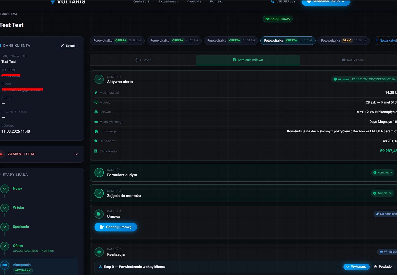 Panel CRM z danymi klienta i etapami realizacji oferty fotowoltaicznej: aktywna oferta, audyt, zdjęcia do montażu, umowa i realizacja. Widoczne szczegóły oferty i statusy.