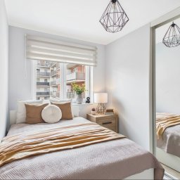 Evesta Sp. z o.o. - Mieszkanie zamieszkane przez najemców przygotowane do sprzedaży (home staging i sesja zdjęciowa)