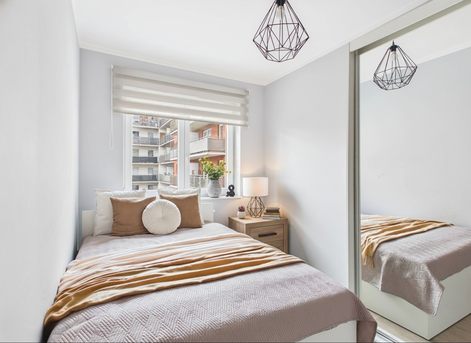 Mieszkanie zamieszkane przez najemców przygotowane do sprzedaży (home staging i sesja zdjęciowa)