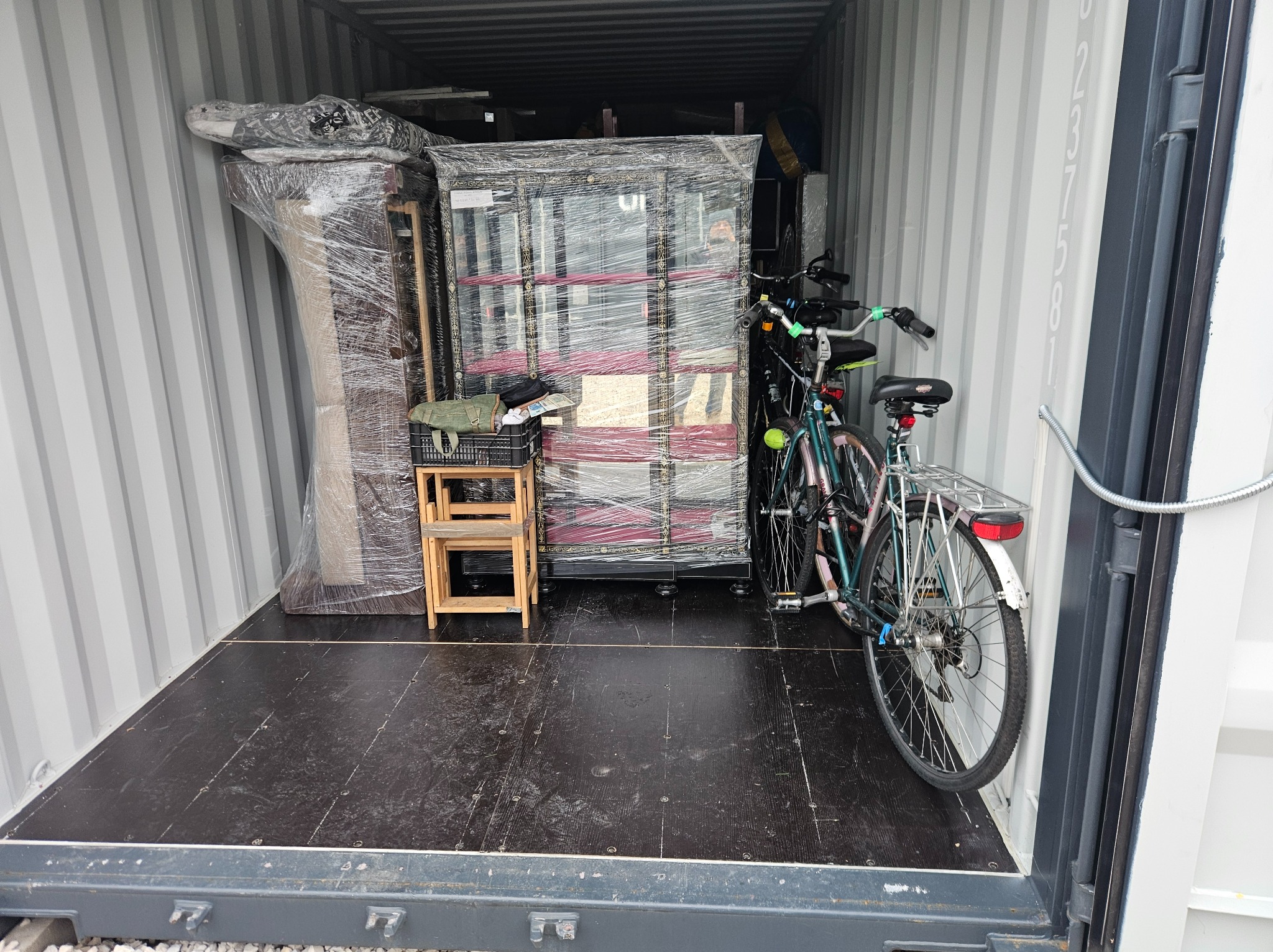 Oferujemy też magazynowanie.