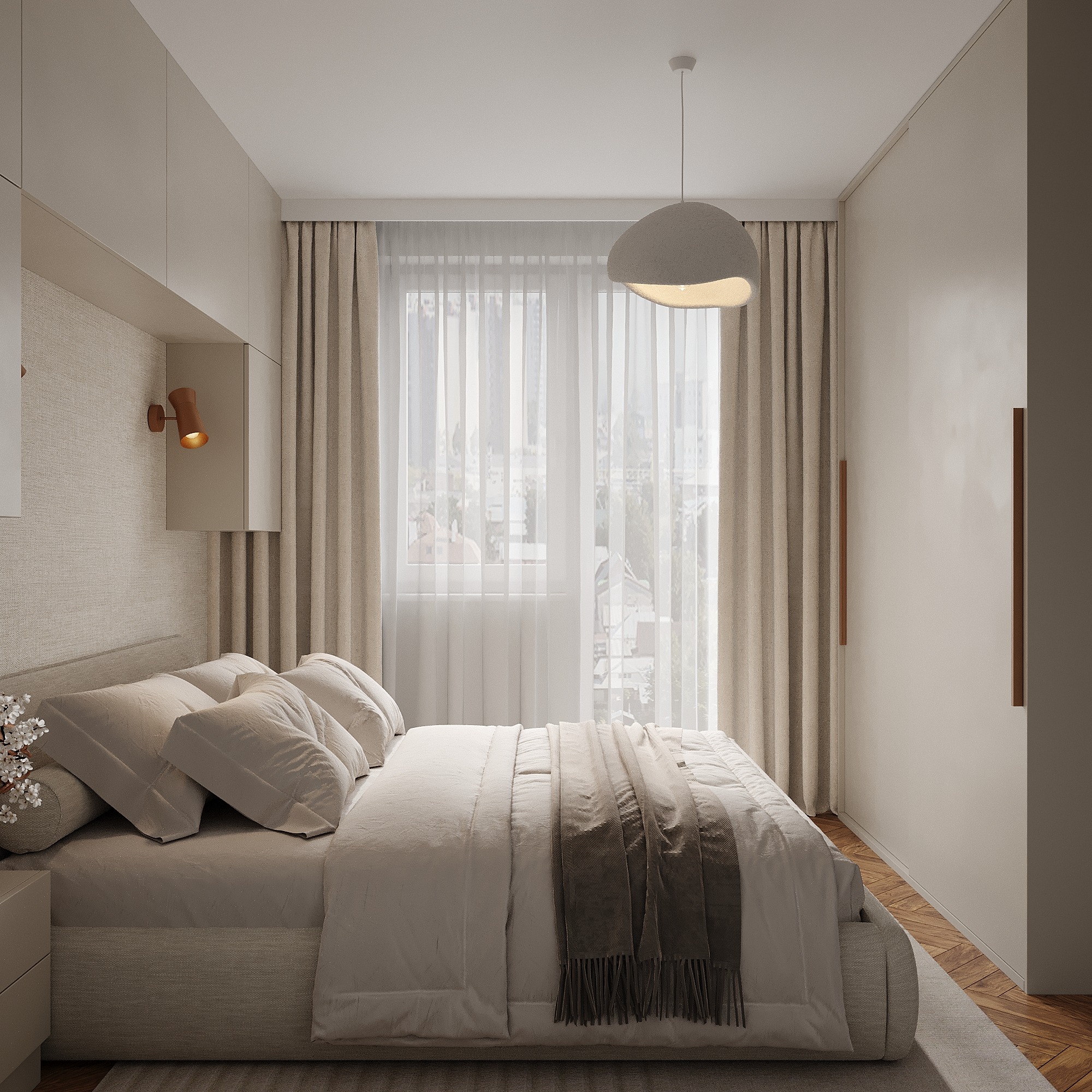 Beżowa sypialnia z dużym łóżkiem, lampą wiszącą i zasłonami. Stonowana kolorystyka, minimalistyczny design, drewniana podłoga. Widok na miasto przez okno.