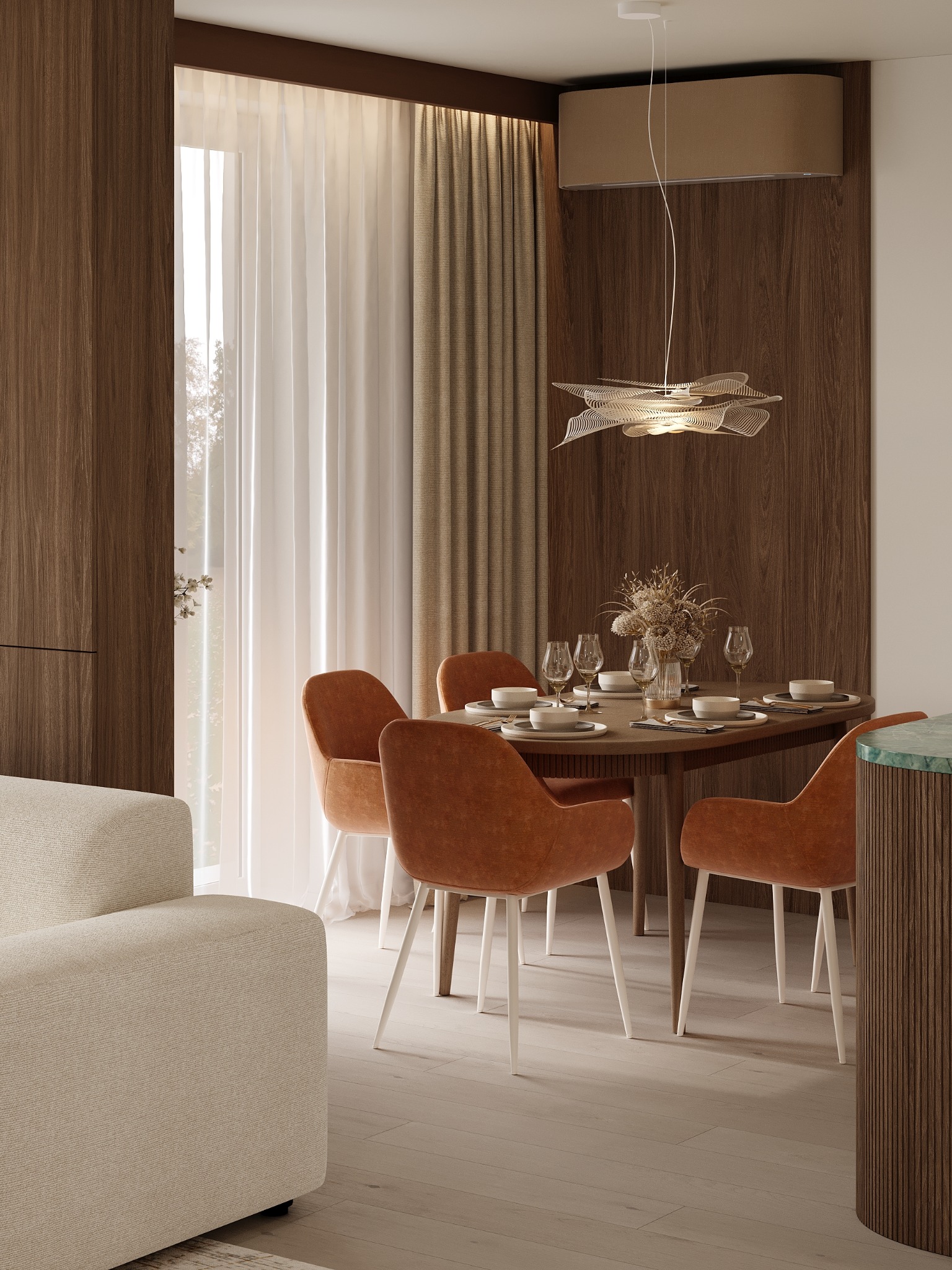 Stylowa jadalnia w Rzeszowie: okrągły stół z nakryciem, pomarańczowe krzesła na białych nogach, designerska lampa i drewniane panele ścienne.