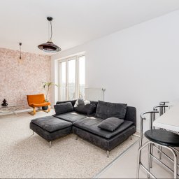 Nobedan - Tynk strukturalny, tonalne malowanie, mikrocemnt na posadzce, malowanie, aranżacja wnętrza