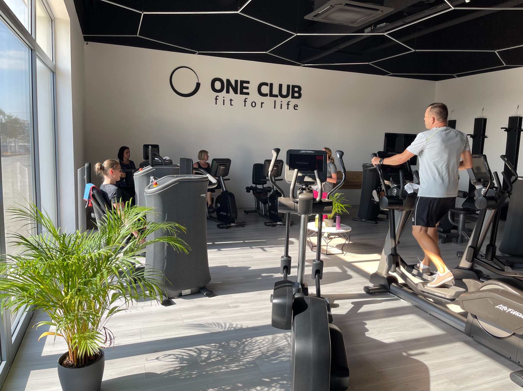 ONE CLUB - Butikowe kluby treningów obwodowych i treningów EMS