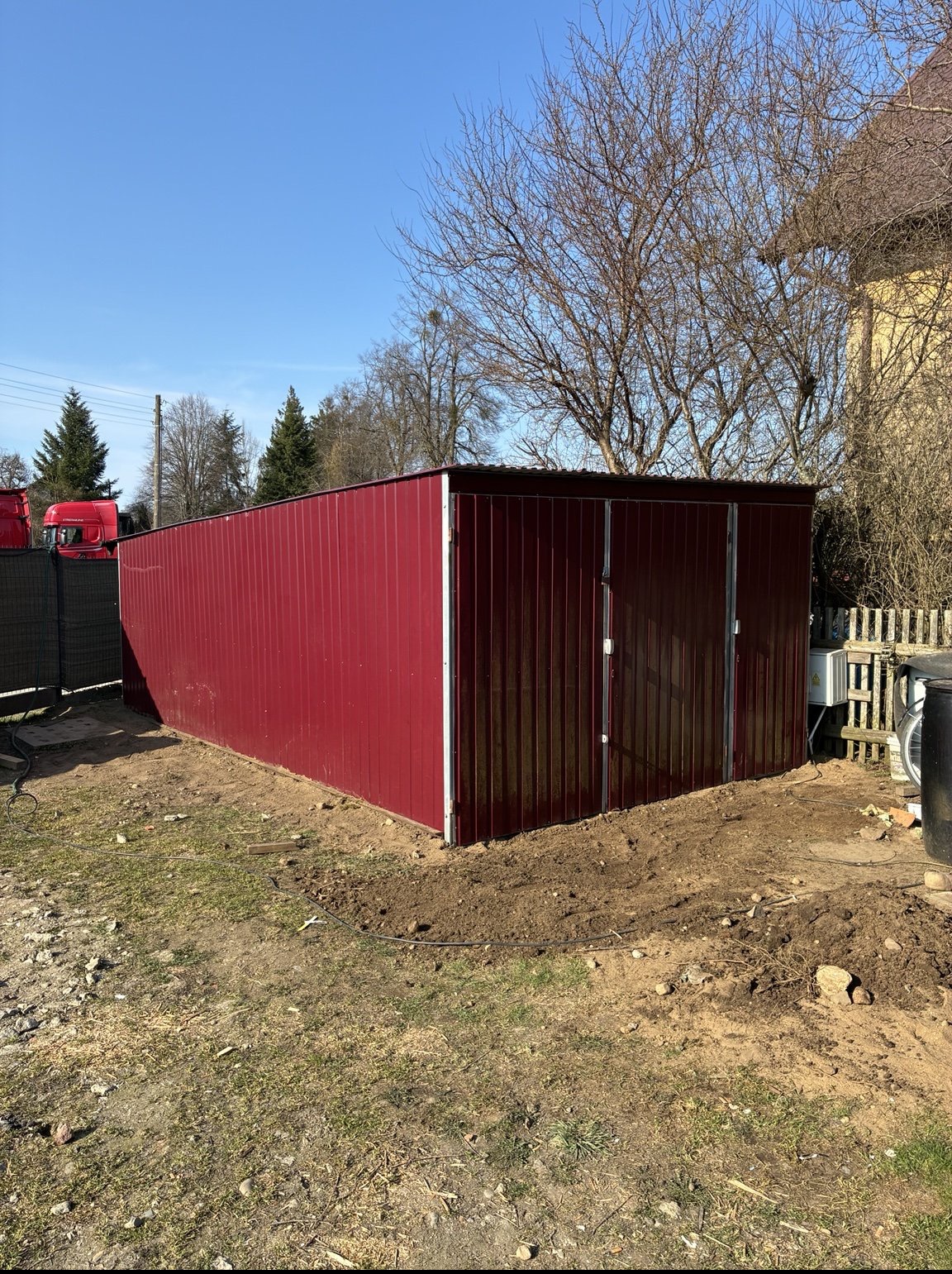 Przeniesienie garażu blaszanego