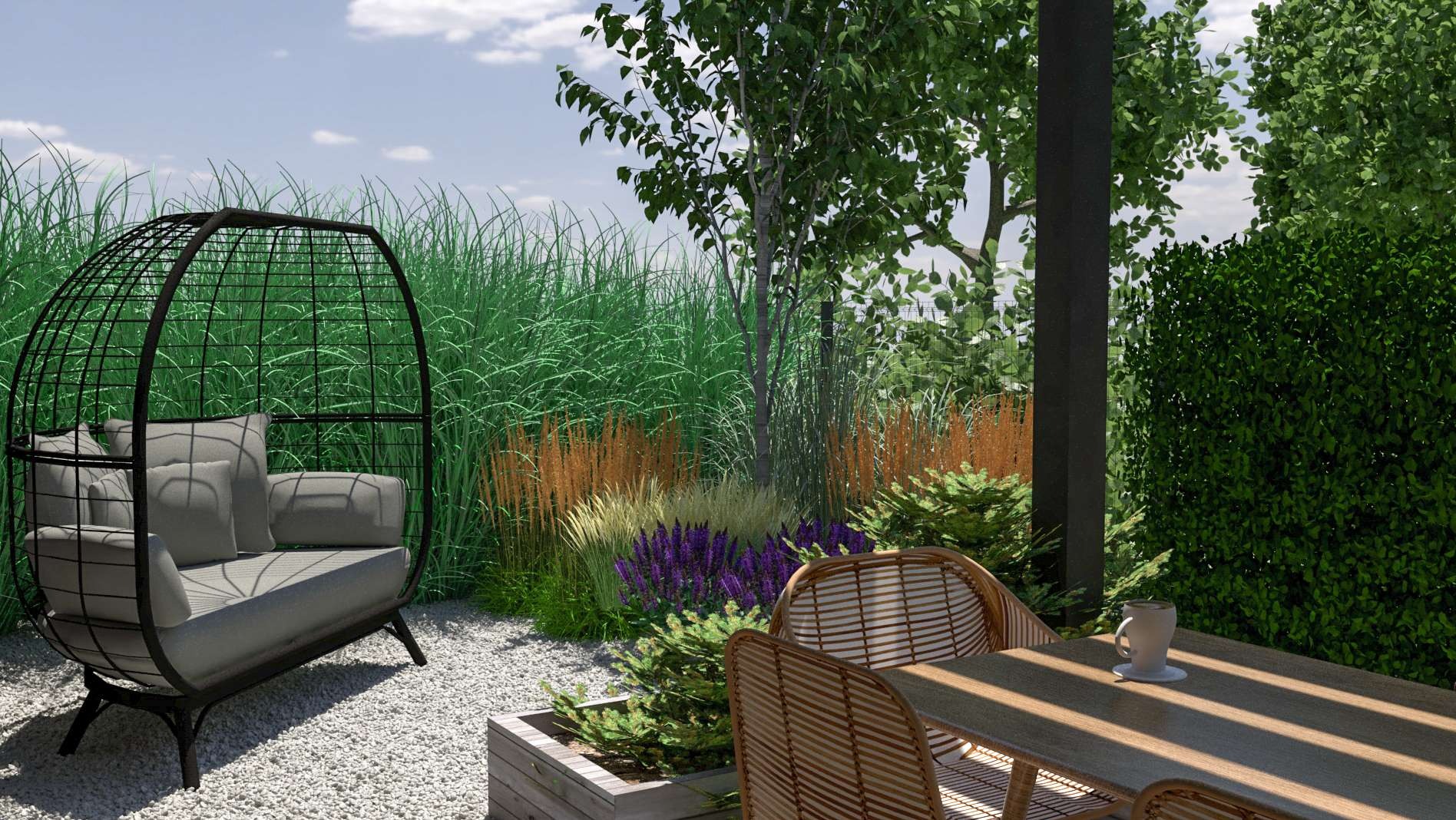 Projekt ogrodu z nowoczesnym fotelem-kokonem, stołem z wiklinowymi krzesłami i ozdobnymi trawami. Widoczne fioletowe kwiaty i drzewo brzozy. Całość w jasnej, słonecznej tonacji.
