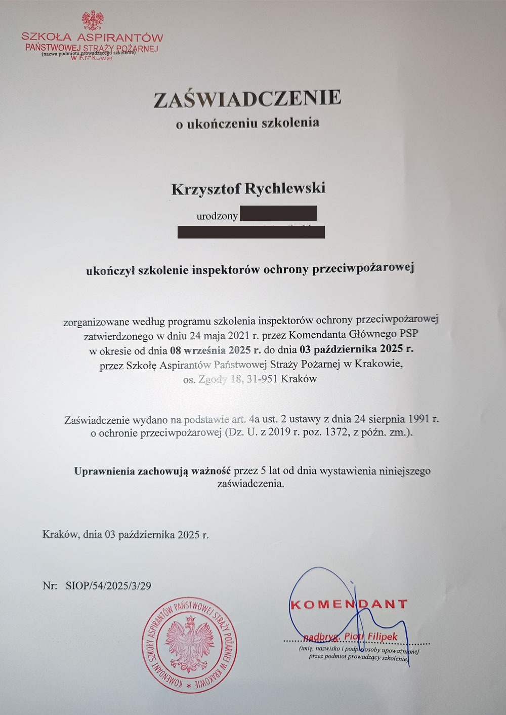 Zaświadczenie o ukończeniu szkolenia inspektorów ochrony przeciwpożarowej dla Krzysztofa Rychlewskiego, wydane przez Szkołę Aspirantów PSP w Krakowie, z datą 03.10.2025.