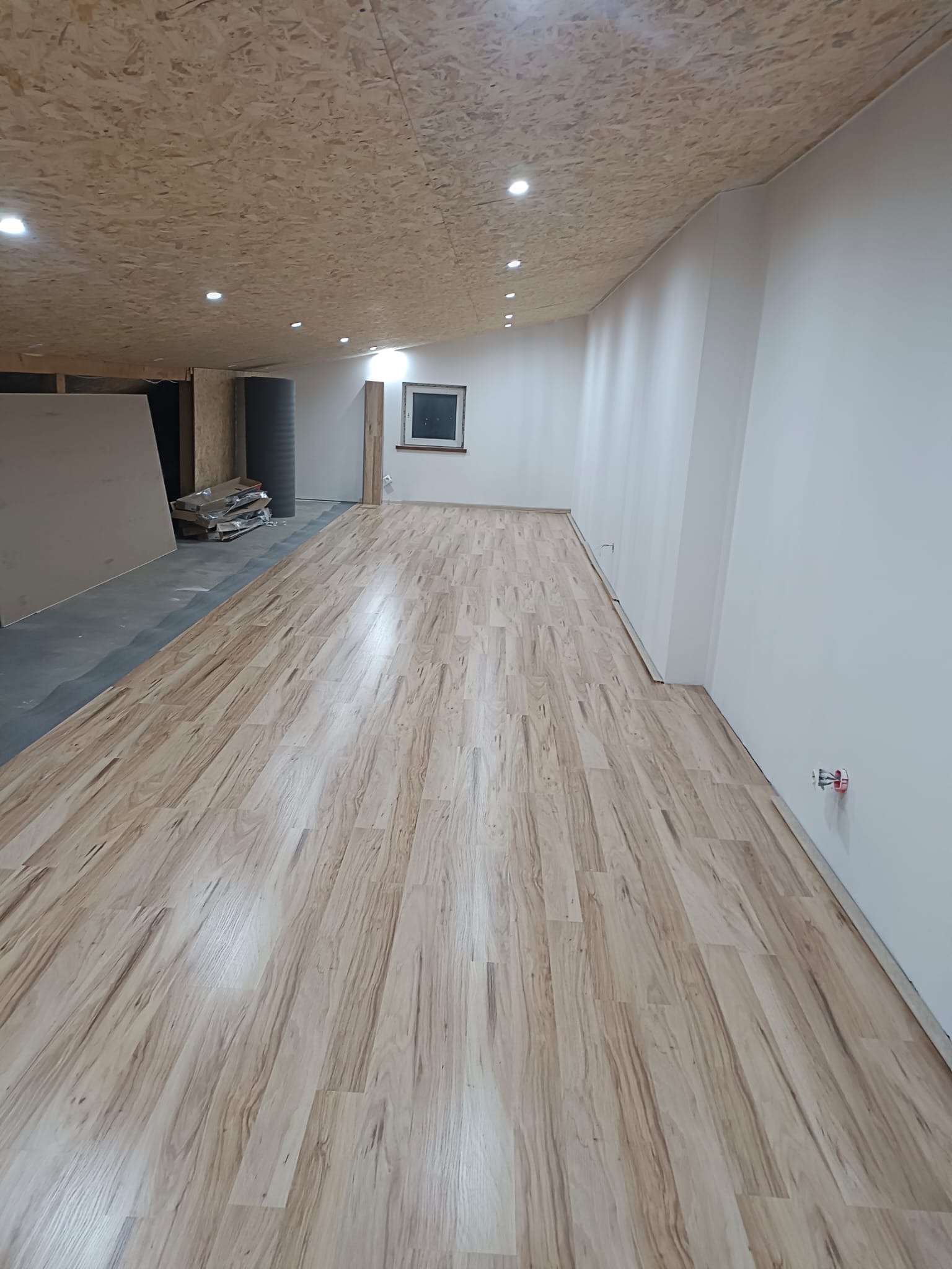 Panele ułożone na poddaszu.