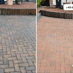 Whosh - Mycie kostki brukowej - Efekt przed i po czyszczenia kostki brukowej: po lewej brudna, szara kostka, po prawej czysta, czerwona kostka. Widoczne obrzeże z drewnianych palisad.