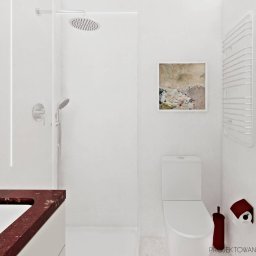 PROJEKTOWANIE WNĘTRZ Adrianna Lis - Wizualizacja łazienki w bieli z akcentem bordowego blatu umywalki i dodatków. Minimalistyczny design z kabiną prysznicową typu walk-in i grzejnikiem drabinkowym.