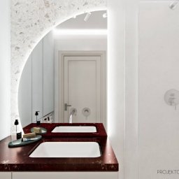 PROJEKTOWANIE WNĘTRZ Adrianna Lis - Nowoczesna łazienka z umywalką na blacie z czerwonego marmuru, okrągłym lustrem z podświetleniem LED i minimalistyczną kabiną prysznicową. Projekt Adrianny Lis.