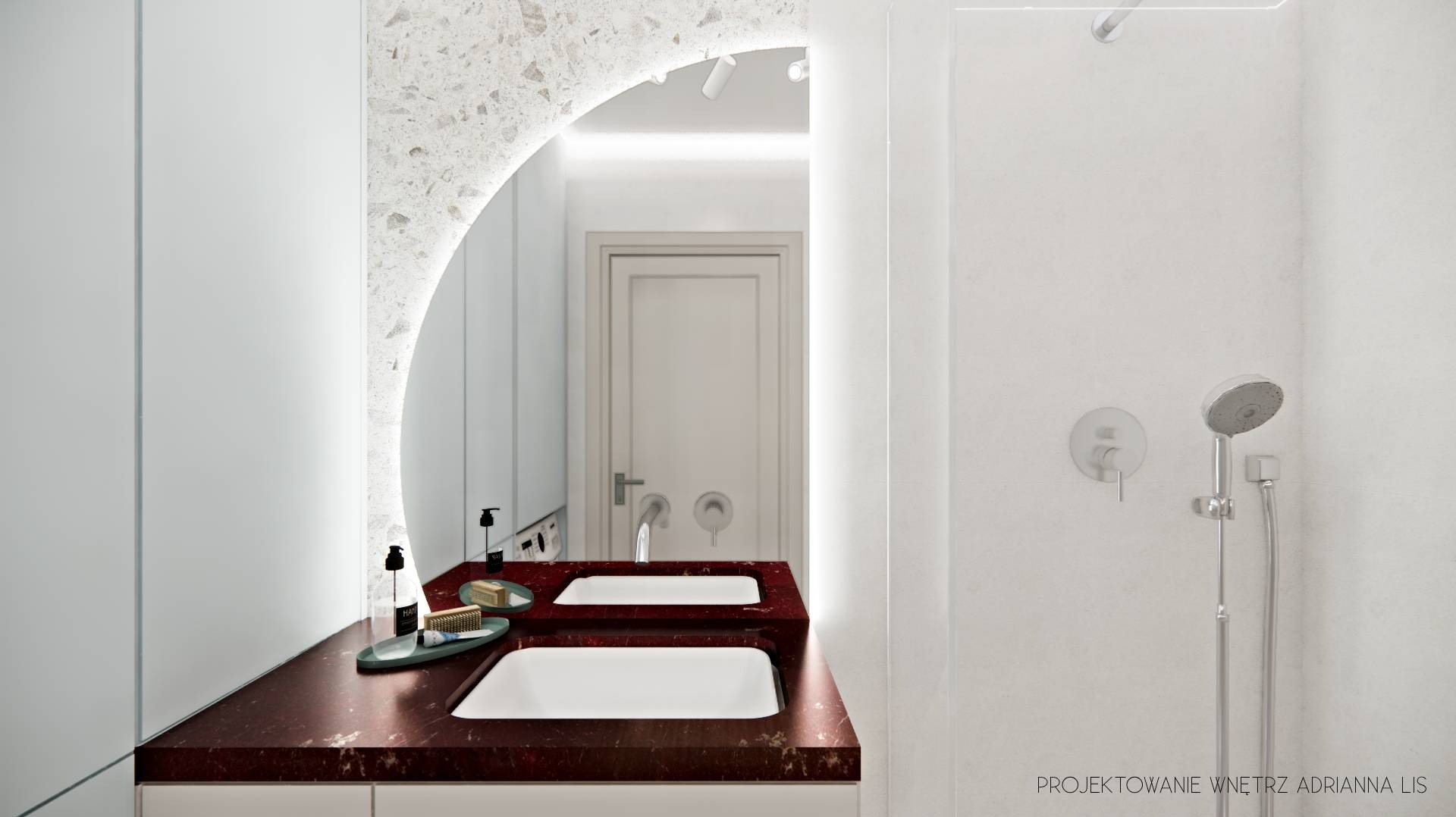 Nowoczesna łazienka z umywalką na blacie z czerwonego marmuru, okrągłym lustrem z podświetleniem LED i minimalistyczną kabiną prysznicową. Projekt Adrianny Lis.