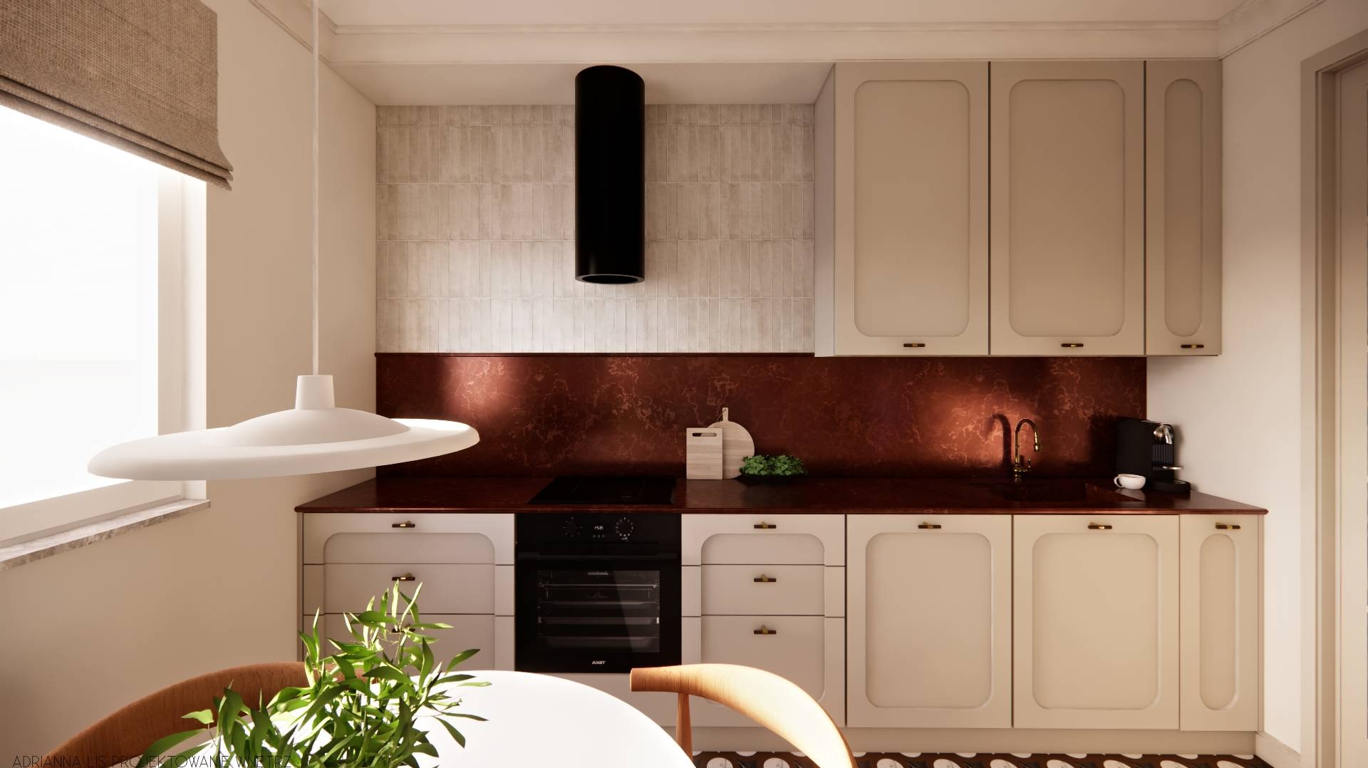 Nowoczesna kuchnia z beżowymi szafkami, miedzianym blatem i czarnym okapem. Minimalistyczna lampa nad stołem. Widok na okno z roletą i dekoracyjną podłogę.