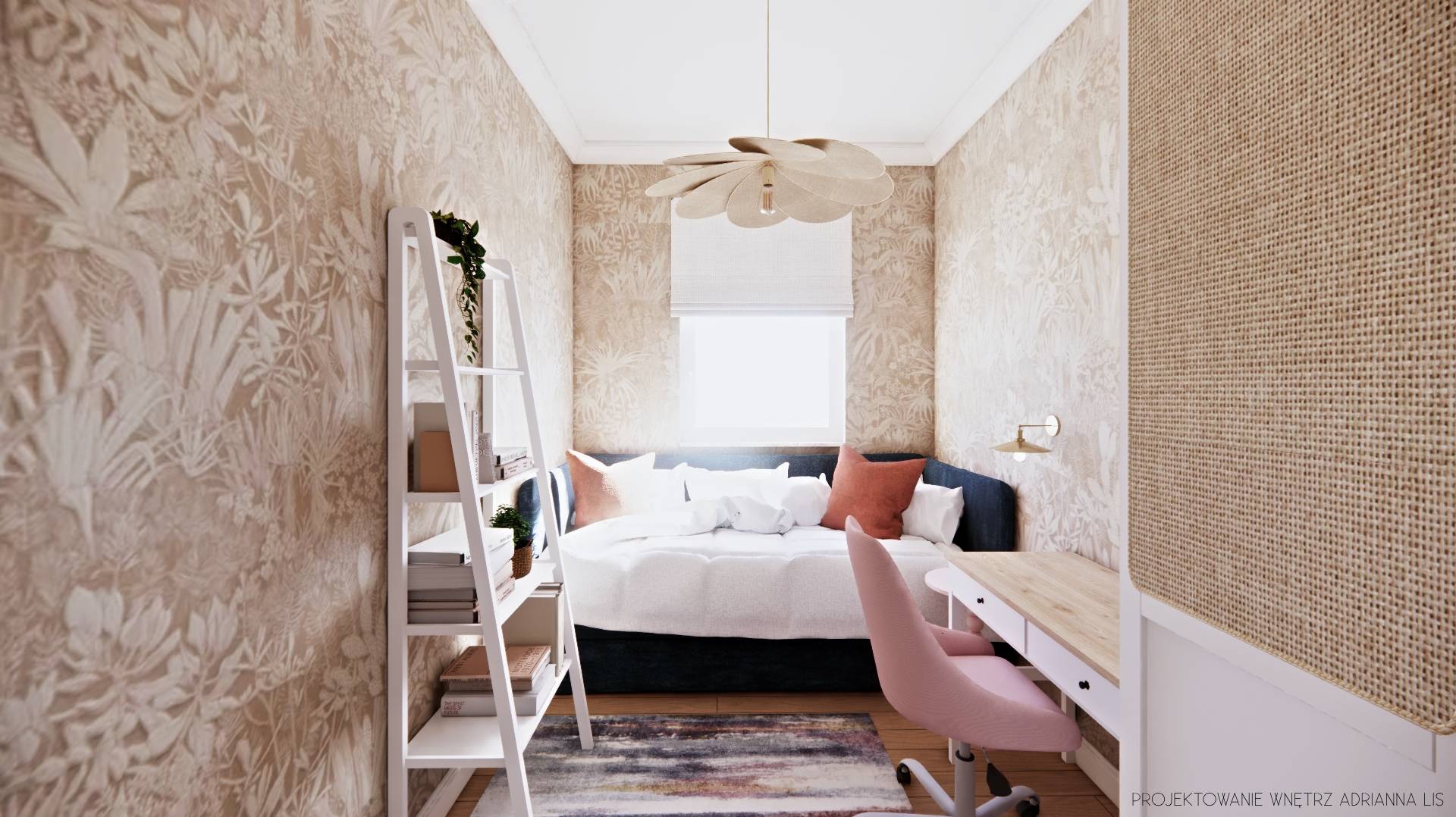 Przytulny pokój z tapetą w roślinny wzór, biurkiem i łóżkiem dziennym. Biały regał drabinkowy z książkami i dekoracjami. Lampa sufitowa w kształcie kwiatu.
