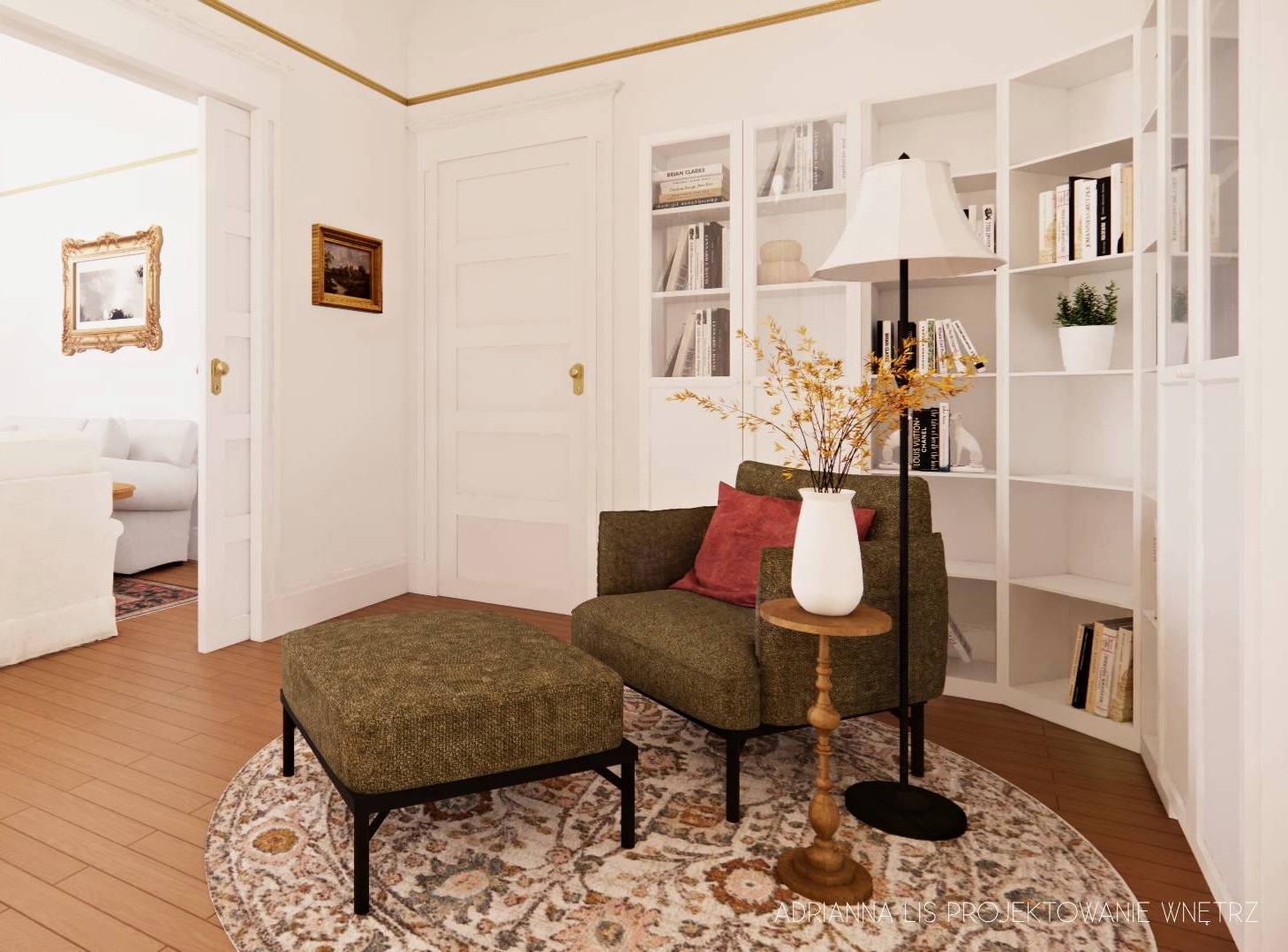 Stylowy pokój z zielonym fotelem i pufą na wzorzystym dywanie. Białe regały z książkami i lampa podłogowa. Złote akcenty dekoracyjne. Widok na salon w tle.