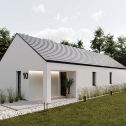 FormHome - Nowoczesny, parterowy dom z białymi ścianami i ciemnym dachem, numer 10 przy wejściu. Minimalistyczny ogród z białymi kamieniami i ścieżką z płyt.