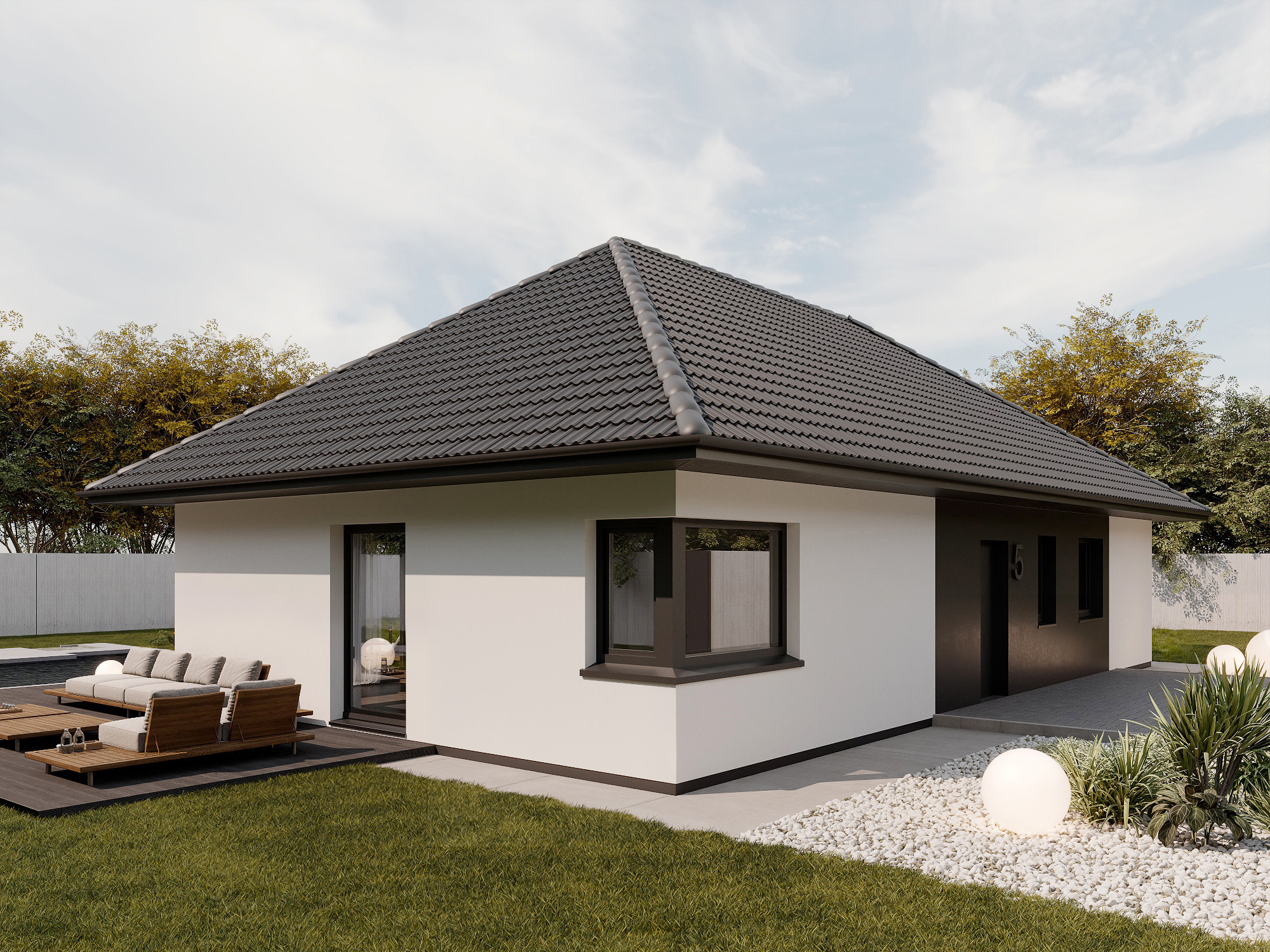 Nowoczesny, parterowy dom z ciemną dachówką i białymi ścianami. Na tarasie meble ogrodowe, obok dekoracyjne oświetlenie i białe kamienie. Minimalistyczny design.