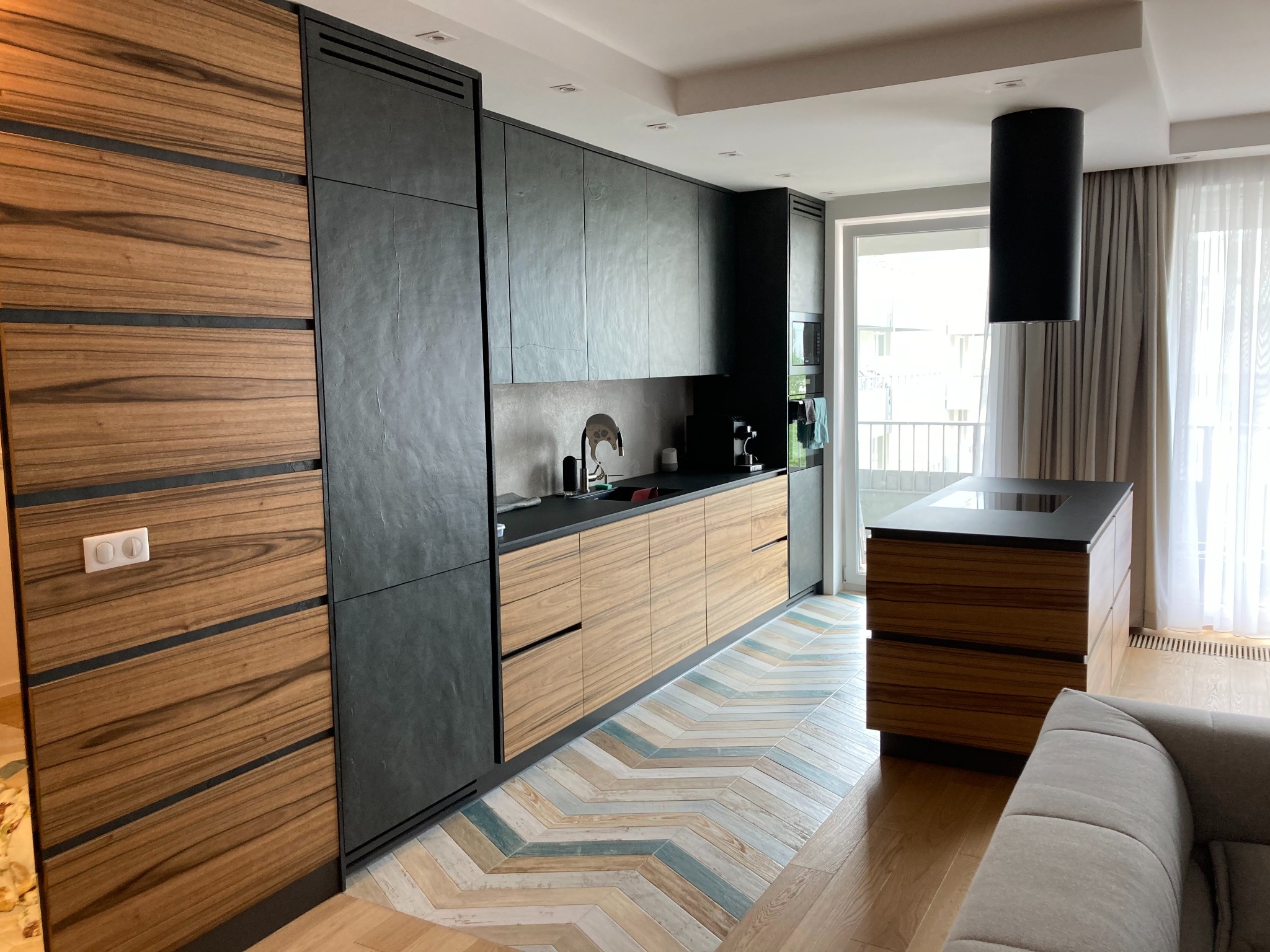 Zabudowa kuchenna - forniry paldao oraz fornir kamienny