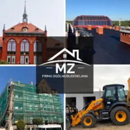 Montaż zdjęć: Renowacja zabytkowego budynku z cegły, dach z przeszkloną konstrukcją, budynek w rusztowaniach i żółta koparko-ładowarka JCB na placu budowy, całość pod logo firmy MZ.
