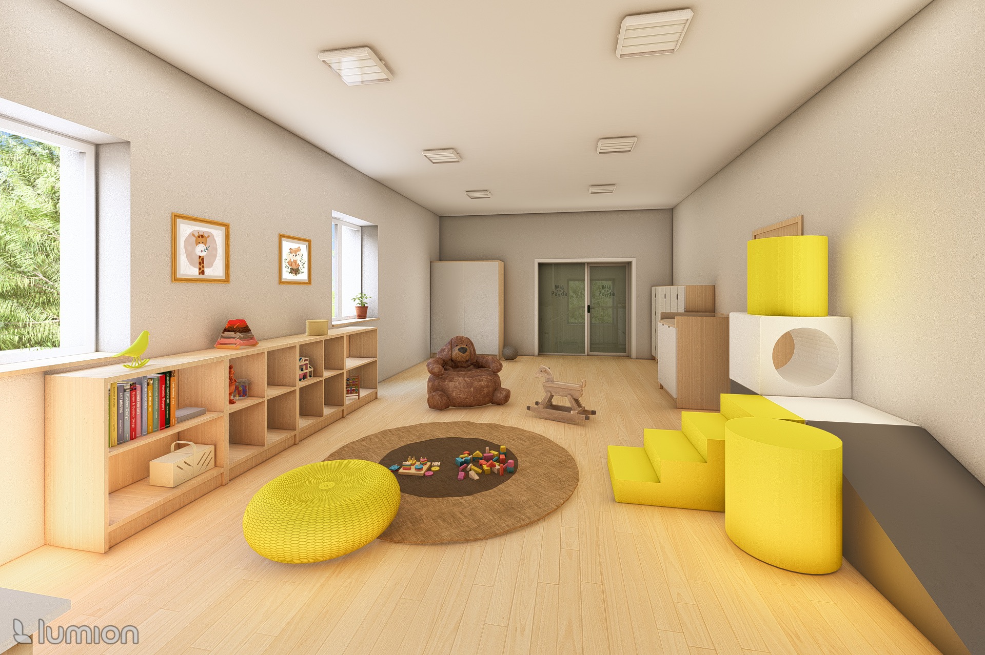 Jasne, przestronne wnętrze żłobka z drewnianą podłogą, regałami z książkami i zabawkami, miękkim pufem, dywanem z klockami i żółtymi elementami do zabawy.