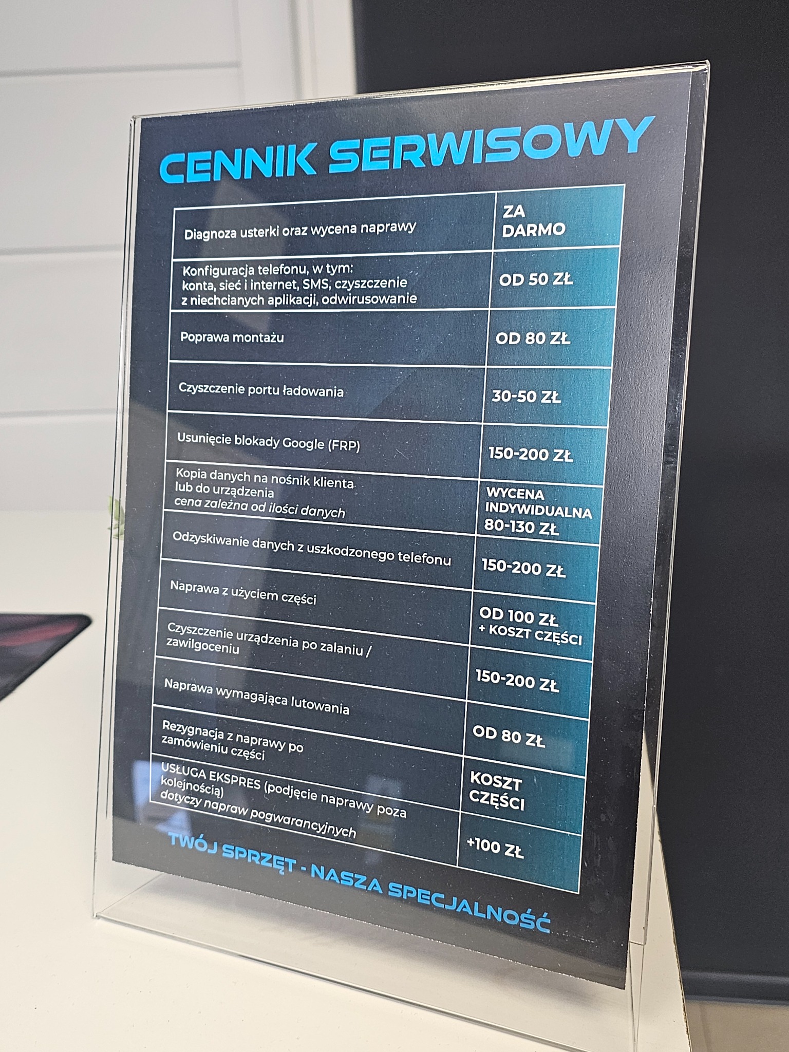 Cennik usług serwisu telefonów: konfiguracja, czyszczenie portu, odzyskiwanie danych, naprawa po zalaniu, lutowanie, ekspresowe naprawy pogwarancyjne.