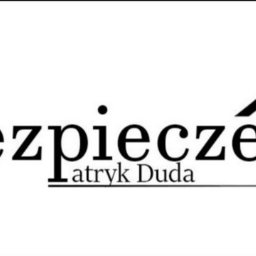UBEZPIECZ SIĘ Patryk Duda - Czarno-białe logo firmy ubezpieczeniowej z nazwą 'Ubezpieczenia Patryk Duda' i symbolem domu nad literą 'i'. Minimalistyczny design na białym tle.