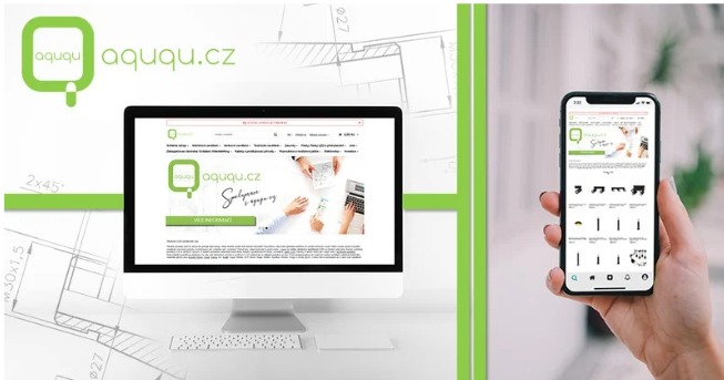 Responsywna strona internetowa aququ.cz wyświetlana na monitorze i smartfonie trzymanym w dłoni, z zielonym logo i elementami graficznymi na białym tle.