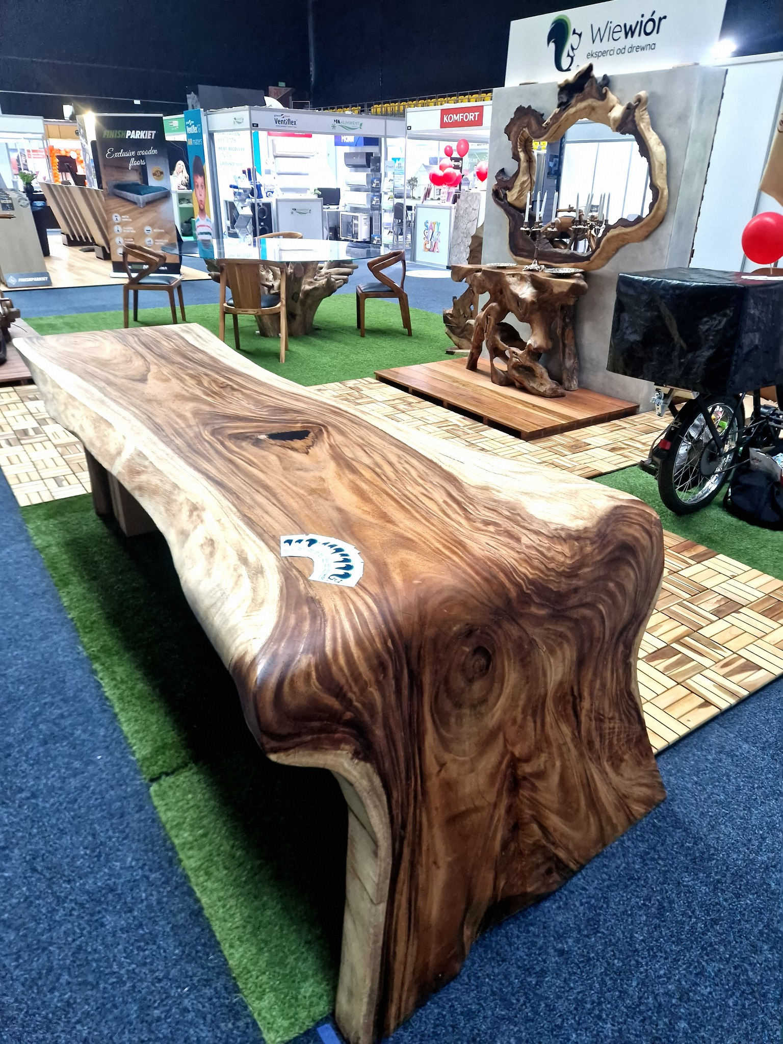 Stół do salony, wykonany z 1 kawałka drewna (gat. suar)