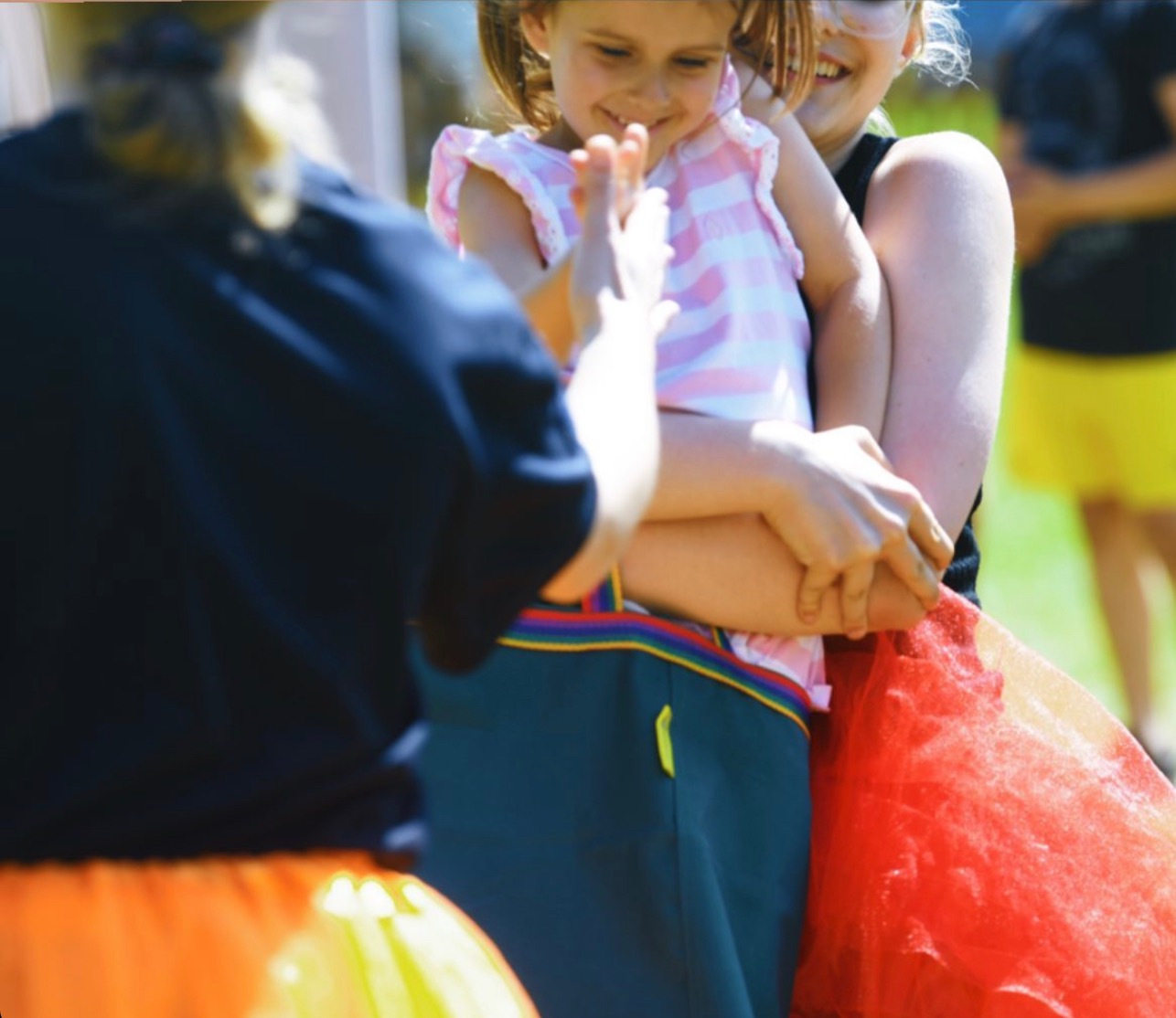 Cykliczne niedzielne animacje w restauracji plenerowej.